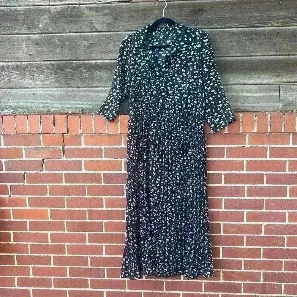 Vintage pleated black dress with purple flowers - Picture 4 of 5